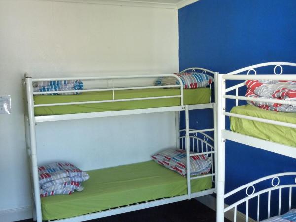 Adelaide Travellers Inn Backpackers Hostel : photo 1 de la chambre lit dans dortoir pour femmes de 4 lits