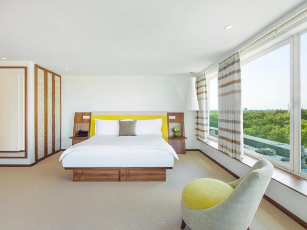 COMO Metropolitan London : photo 2 de la chambre suite junior - vue sur parc