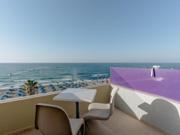 Palm Beach Hotel Apartments : photo 7 de la chambre chambre supérieure - vue sur mer