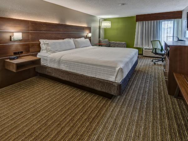 Holiday Inn Express Memphis Medical Center - Midtown, an IHG Hotel : photo 7 de la chambre chambre lit king-size standard