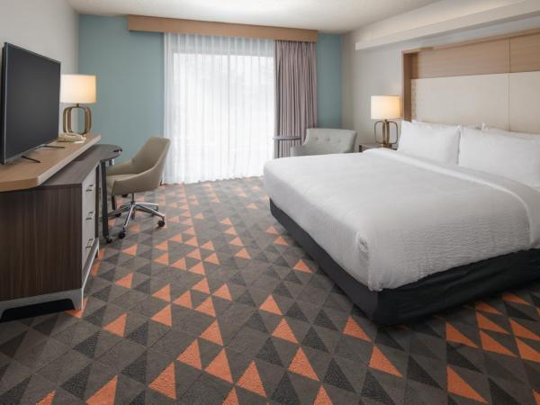 Holiday Inn Portland - Columbia Riverfront, an IHG Hotel : photo 6 de la chambre chambre premium lit king-size - vue sur cour