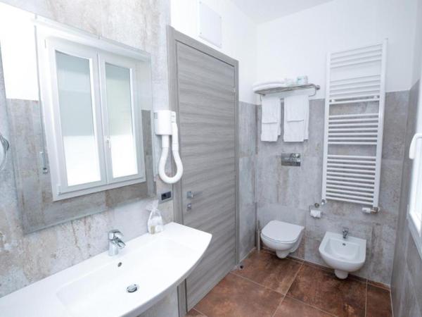 Hotel Baby : photo 1 de la chambre chambre double deluxe avec balcon - vue sur mer