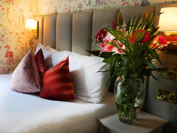 Kilronan House : photo 2 de la chambre chambre double junior avec salle de bains privative 