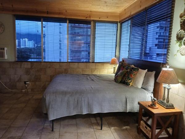 Royal Waikiki Penthouses : photo 6 de la chambre suite deluxe avec lit king-size