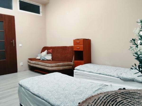 Tanie spanie przy Malcie - Zameldowanie bezobsługowe - : photo 4 de la chambre chambre familiale avec salle de bains commune