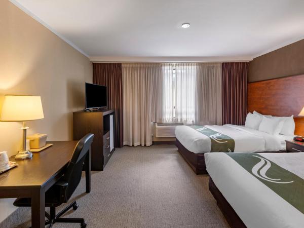 Quality Inn Toronto Airport : photo 10 de la chambre chambre avec 2 grands lits queen-size