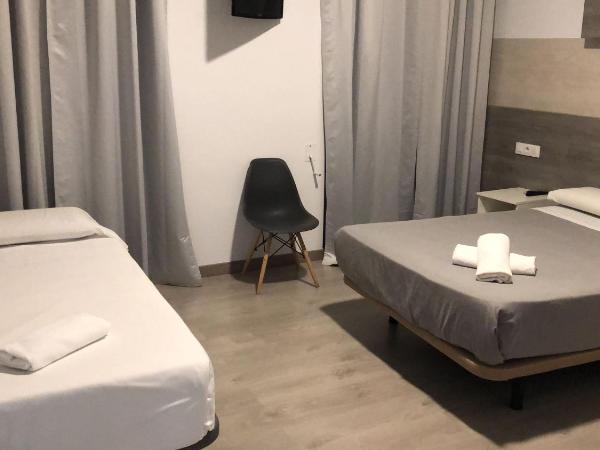 Hotel Gran Plaza : photo 9 de la chambre chambre double supérieure avec lit d'appoint