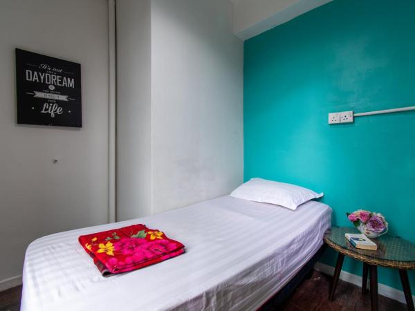 Travel Hub Guesthouse : photo 2 de la chambre chambre simple avec ventilateur (fenêtre)