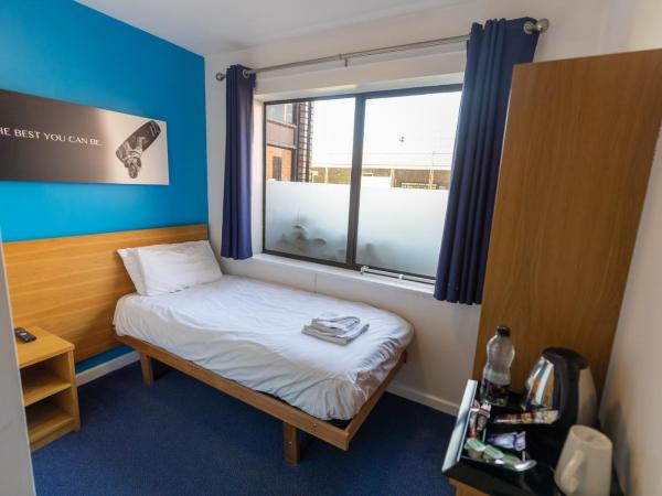 Holme Pierrepont Country Park Home of The National Water Sports Centre : photo 1 de la chambre chambre simple