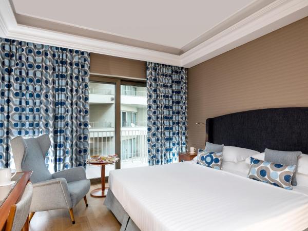 Hotel Royal Continental : photo 4 de la chambre chambre double ou lits jumeaux - vue partielle sur mer