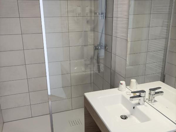 Hotel Astoria : photo 8 de la chambre chambre lit queen-size avec balcon