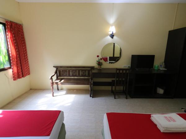 Baan Nat The Village SHA Certified : photo 5 de la chambre chambre lits jumeaux standard