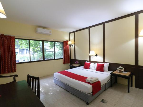 Baan Nat The Village SHA Certified : photo 1 de la chambre chambre double standard
