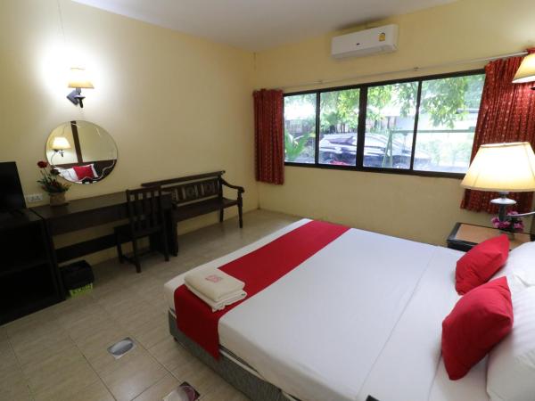 Baan Nat The Village SHA Certified : photo 6 de la chambre chambre double standard