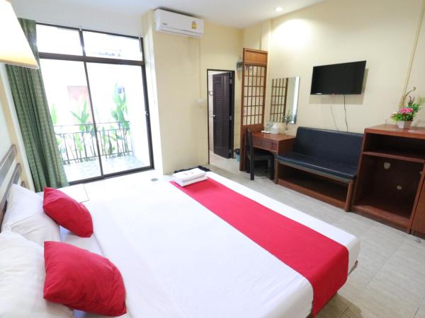 Baan Nat The Village SHA Certified : photo 4 de la chambre chambre double deluxe