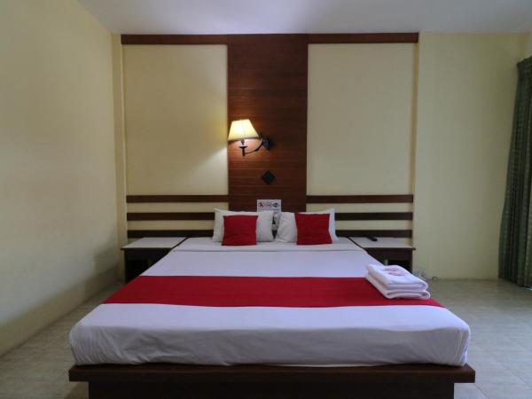 Baan Nat The Village SHA Certified : photo 1 de la chambre chambre double deluxe