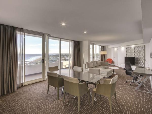 Rendezvous Hotel Perth Scarborough : photo 6 de la chambre suite exécutive lit king-size