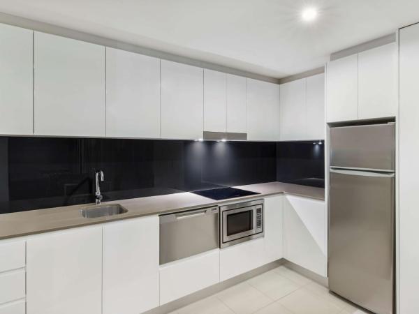 Adina Serviced Apartments Canberra Dickson : photo 3 de la chambre premier one bedroom apartment with spa bath