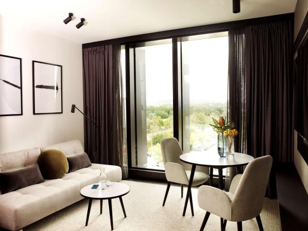 A by Adina Canberra : photo 6 de la chambre appartement 1 chambre avec forfait destination a - incl. crédit pour le petit-déjeuner à la carte, graze box, crédit de 25 $ au minibar inclus