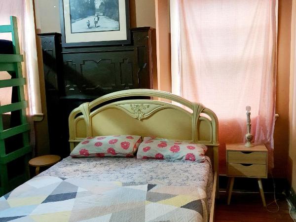 St Kilda East backpackers' hostel : photo 3 de la chambre chambre triple Économique avec salle de bains commune