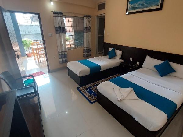 Golden Lake : photo 9 de la chambre chambre double avec balcon (2 adultes + 1 enfant)