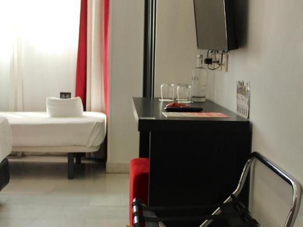 Hotel Del Pintor : photo 4 de la chambre chambre double avec lit d'appoint (3 adultes)