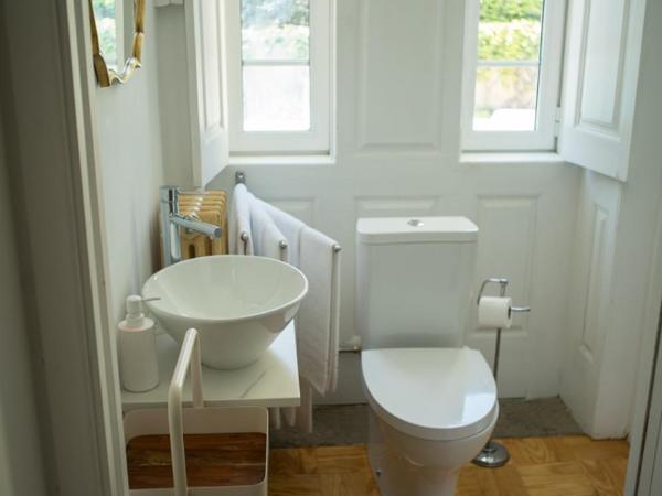 3 Marias Residence : photo 1 de la chambre chambre triple avec salle de bains