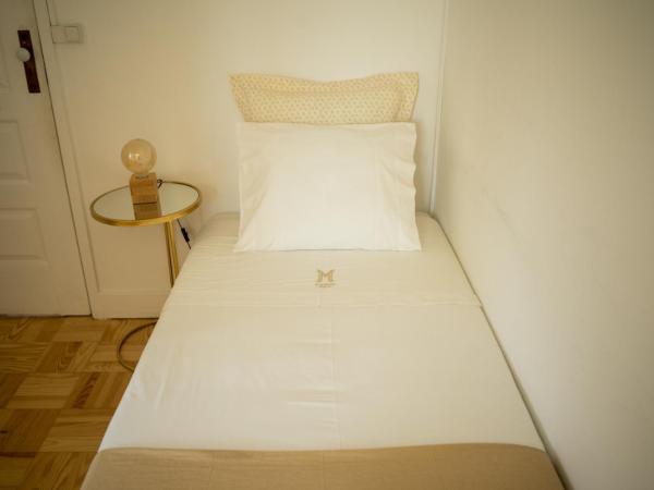 3 Marias Residence : photo 3 de la chambre chambre triple avec salle de bains