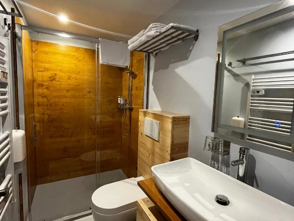 9WAGRAM Hotel Boutique : photo 3 de la chambre chambre lit queen-size dakar