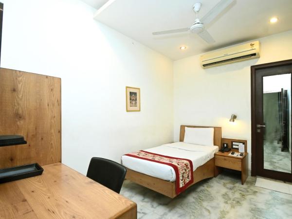 Hotel Yulia- Le Amour Inn : photo 1 de la chambre chambre simple standard