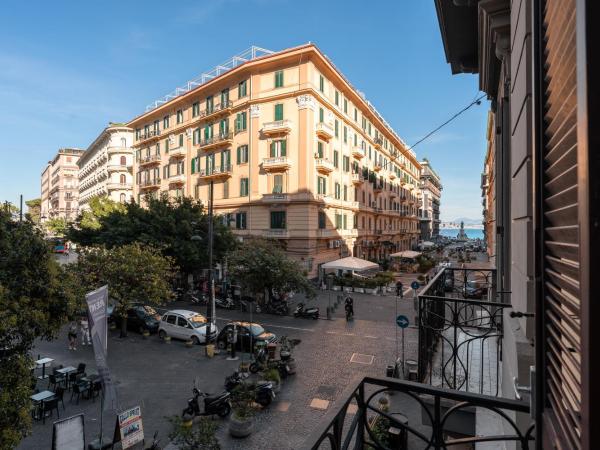 Le Mummarelle Napoli : photo 10 de la chambre apartament with balcony – via santa lucia 36