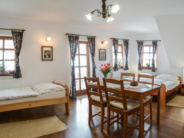 Krisztina Vendégház : photo 4 de la chambre chambre quadruple avec salle de bains privative