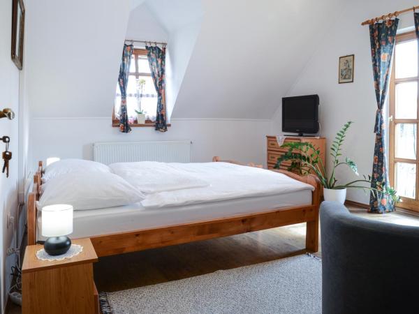 Krisztina Vendégház : photo 6 de la chambre chambre double ou lits jumeaux avec salle de bains privative externe