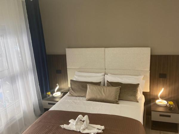 Hotel Plaza Ungheria : photo 1 de la chambre chambre double avec salle de bains privative