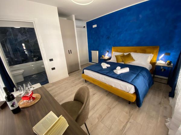 Hotel Plaza Ungheria : photo 1 de la chambre chambre lit queen-size avec baignoire spa
