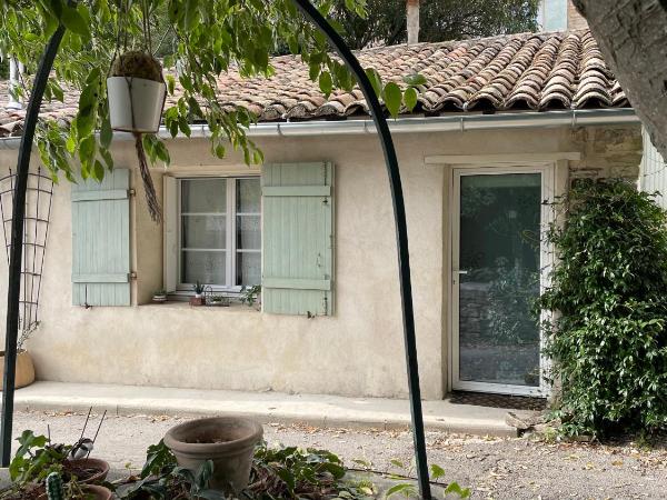 Joli mazet à Nîmes idéalement situé entre la garrigue et la ville : photo 3 de la chambre chambre lit queen-size deluxe