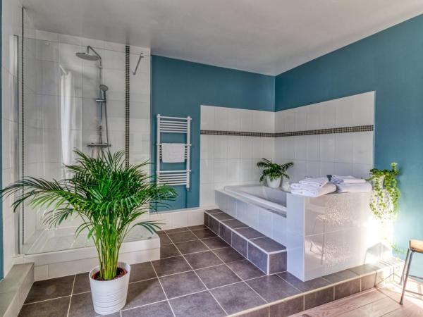 La Boulonnaise : photo 2 de la chambre chambre familiale avec salle de bains privative