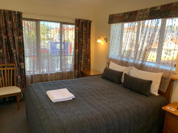 755 Regal Court Motel : photo 6 de la chambre appartement 1 chambre avec baignoire spa