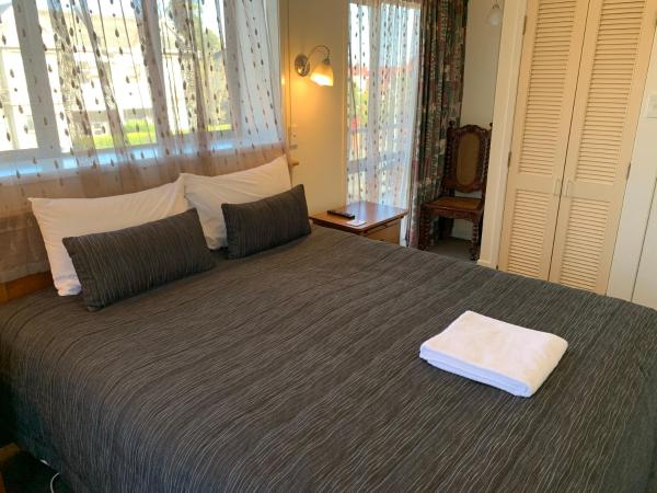 755 Regal Court Motel : photo 7 de la chambre appartement 1 chambre avec baignoire spa