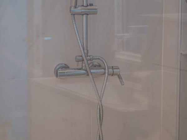 Ioanna's Hellenic Hospitality : photo 9 de la chambre chambre double ou lits jumeaux avec salle de bains privative