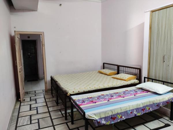 House No 87A : photo 2 de la chambre chambre double avec salle de bains privative