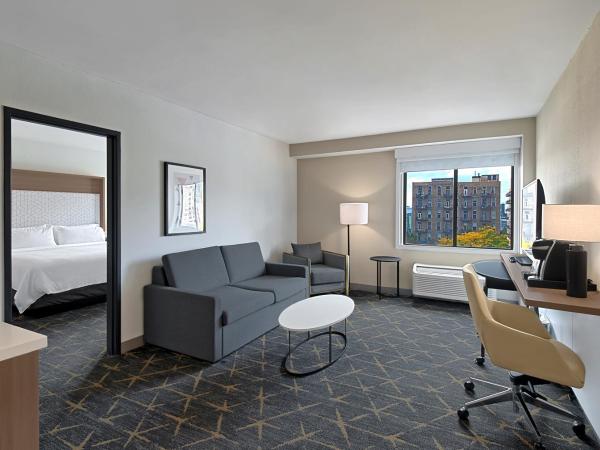 Holiday Inn Hotel & Suites Chicago - Downtown, an IHG Hotel : photo 1 de la chambre suite lit king-size avec canapé-lit