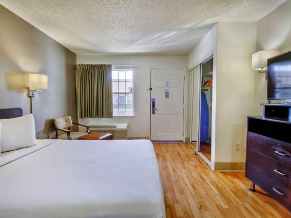 Studio 6-Phoenix, AZ - Deer Valley : photo 2 de la chambre chambre lit queen-size adaptée aux personnes à mobilité réduite - fumeurs