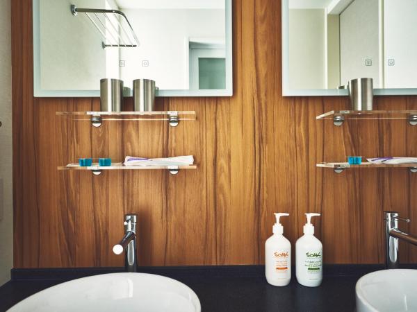 Holiday Inn Express Osaka City Centre- Midosuji, an IHG Hotel : photo 9 de la chambre room with three single beds and city view - high floor