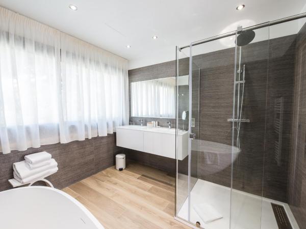 Hôtel La Roya : photo 4 de la chambre suite avec balcon - vue partielle sur mer