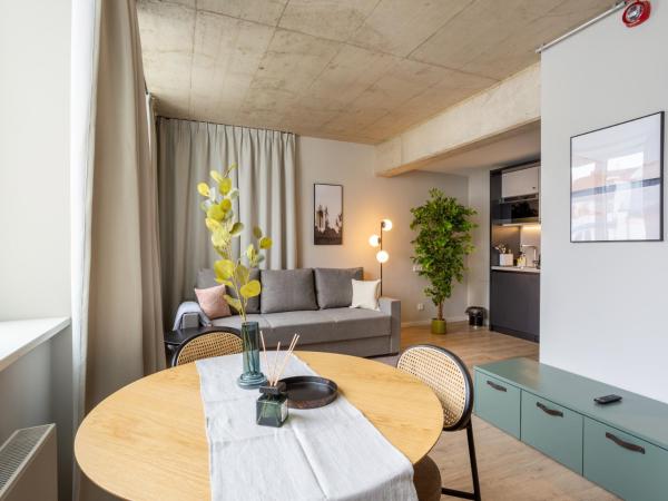 limehome Düsseldorf Stresemannstraße - Digital Access : photo 3 de la chambre suite confort avec canapé-lit