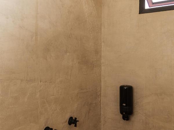 Caleta Hostel Rooftop & Pool : photo 6 de la chambre chambre deluxe