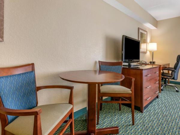 Holiday Inn Resort Orlando - Lake Buena Vista, an IHG Hotel : photo 1 de la chambre chambre standard avec 2 lits queen-size - vue sur piscine (repas des enfants gratuits)
