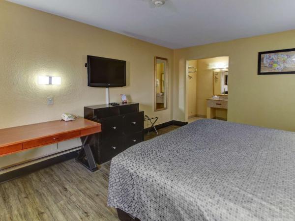 Econo Lodge Town Center : photo 3 de la chambre chambre lit king-size - non-fumeurs