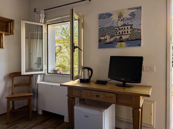 La Terrazza Guesthouse : photo 5 de la chambre chambre double ou lits jumeaux - vue sur jardin
